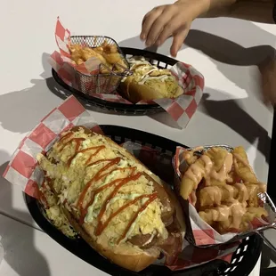 El Monstruo Hotdog and Kids Medallo Hotdog