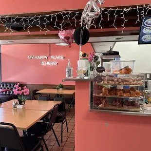 This restaurant has amazing food and service. The owners obviously take pride in what they do and it shows! Tacos were SO good!