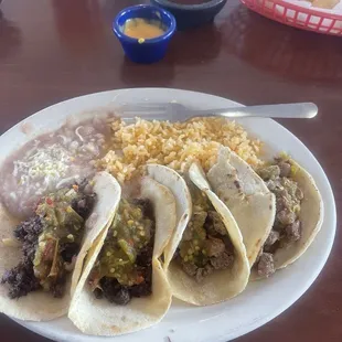 Tacos de carne asada and barbacoa