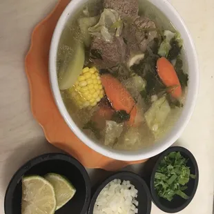 Rico caldo de res