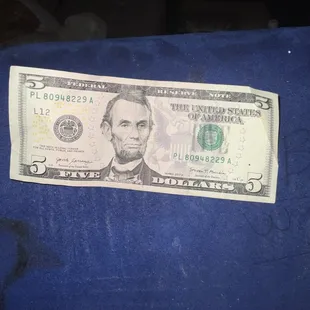 We gave $8 on a $39 dollar order and give an extra $5 after order is handed to us in our hands like we requested but instructions not follow