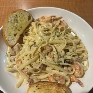 Shrimp and chicken pasta