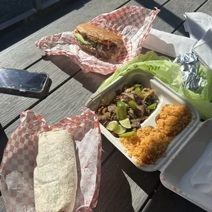 Burrito, torta, carne asada