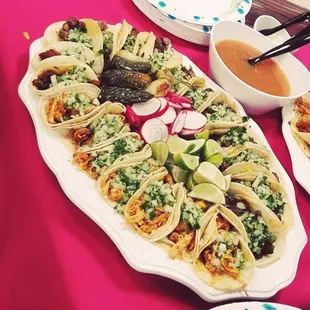 En los partys que hase en nene latin food para mas inf xfavor yamelos al 240 515 74,87