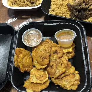 Tostones with garlic oil