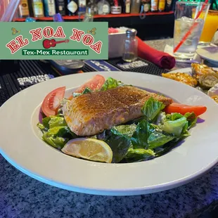 El Noa Noa Salad with Salmon
