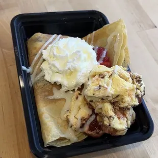 Crepe with gansito ice cream