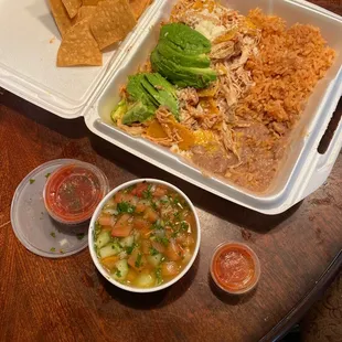 Quesadillas con pico de gallo aguacate y pollo