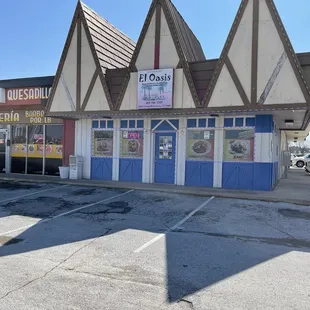 La dirección está accesible y hay estacionamiento.