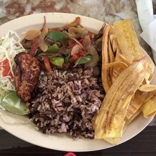 Carne desmenuzada and gallo pinto