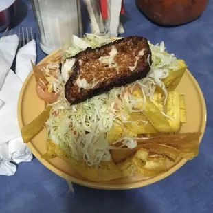Side of queso frito y ensalada