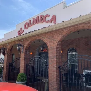 the entrance to el olmeca