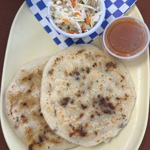 Pupusa (Asada / Chicharones y Queso)