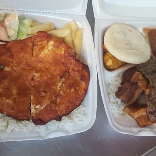 Rica chuleta de cerdo apanada y la mas famosa del negocio la bandeja paisa