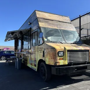 Truck by OSH across from Costco