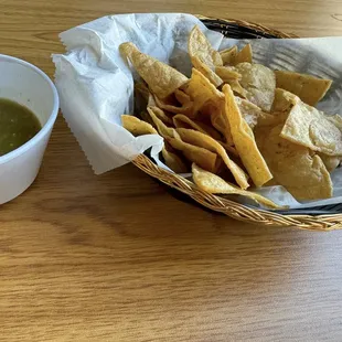 Chips and Salsa verde