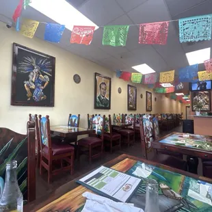 Dining area - plenty of seating