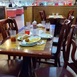 The dirtiest restaurant in Orlando. Every table was dirty. Unbelievable!