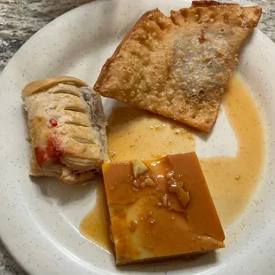 Flan, empanadilla de guayaba, quesito