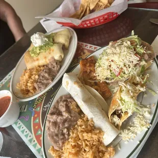 Combo dinner, chicken chimichangas, chips &amp; salsa