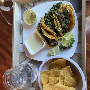 Takeout is always quick and hot! The street tacos are great.