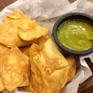 Chips with an excellent salsa verde