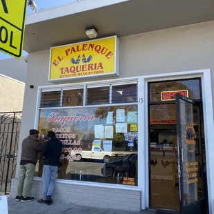 Store front (no outdoor seating)