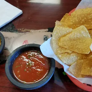 The chips and salsa.