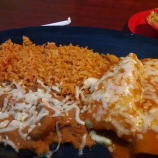 a plate of mexican food