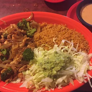 #74 House Special (Chicken, Shrimp, Broccoli, and Onions with Cheese Sauce and a side of rice and guacamole salad.)