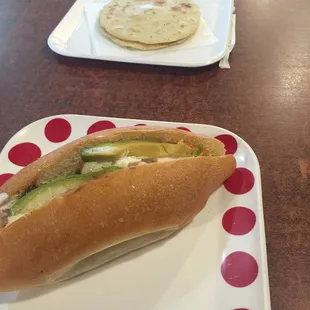 Pan desayuno and pollo guisado