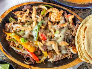 El Saguaro Mexican Grill