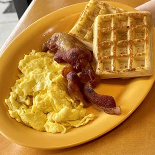 a plate of breakfast food