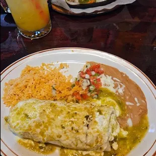 Santana burrito, combo fajitas, and memo margaritas. All fresh and delicious.
