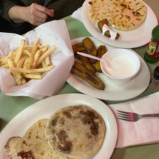 Pupusas de frijoles y queso