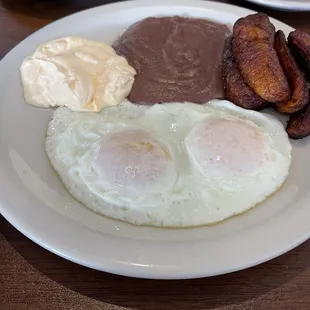 Traditional Salvadorian; Tipico Salvadoreno