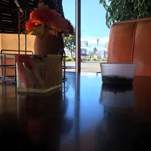 Table ornaments and condiments