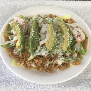 Huarache de pollo con aguacate!!!