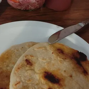 pupusas de queso y revueltas