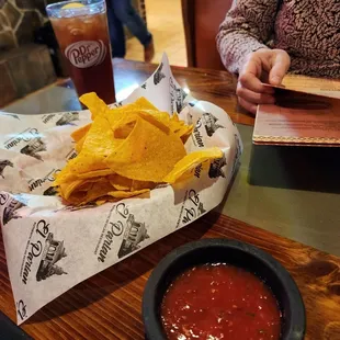 Taco chips and salsa