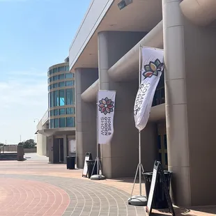 the entrance to el paso convention center