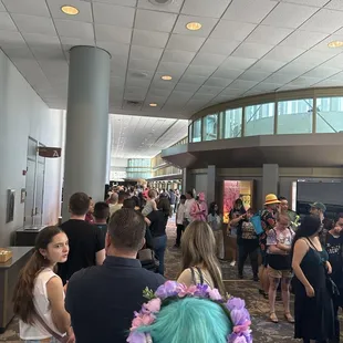 The lines to buy tickets to Comic Con 2024!