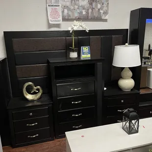 KING/QUEEN BEDROOM SET IN BROWN