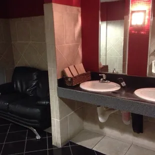 Love seat in the bathroom?? Wow??