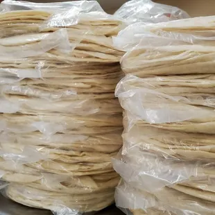 Tortillas de Harina hechas diariamente/ Flour tortillas made daily.