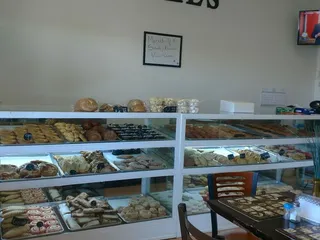 La Reyna Cakes & Bakery