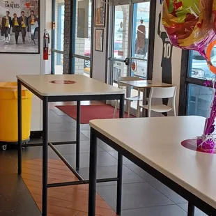 Some tables for stand up eating. Just like Mexico City.
