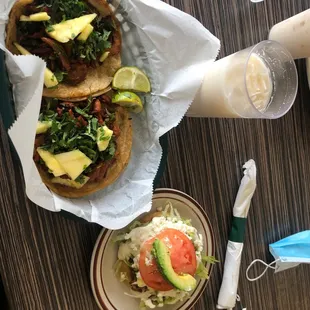 Tacos al pastor y sope de chicharrón