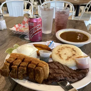 Bandeja Paisa con churrasco