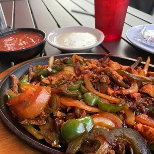 Fajita Texanas, cheese dip, and salsa